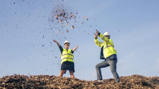 Anna Tenje, kommunstyrelsen ordförande i Växjö och Erik Tellgren, vd på Växjö Energi.