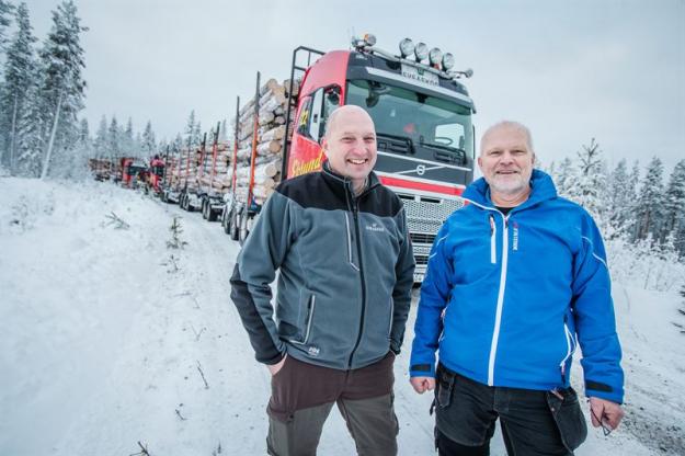 Henrik Engman, inköp transport Sveaskog, och Lennart Cider, projektledare Volvo Lastvagnar.