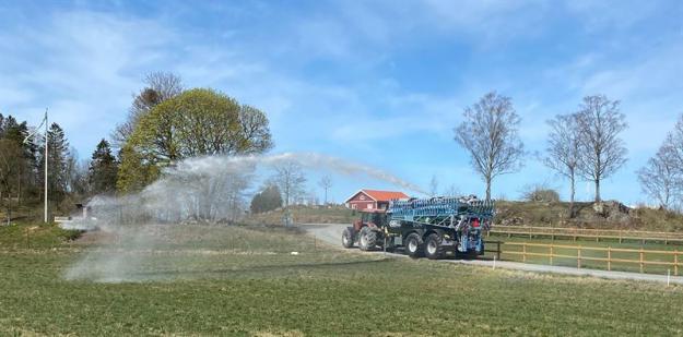 Gödseltunna strålmunstycke bekämpa skogsbrand.