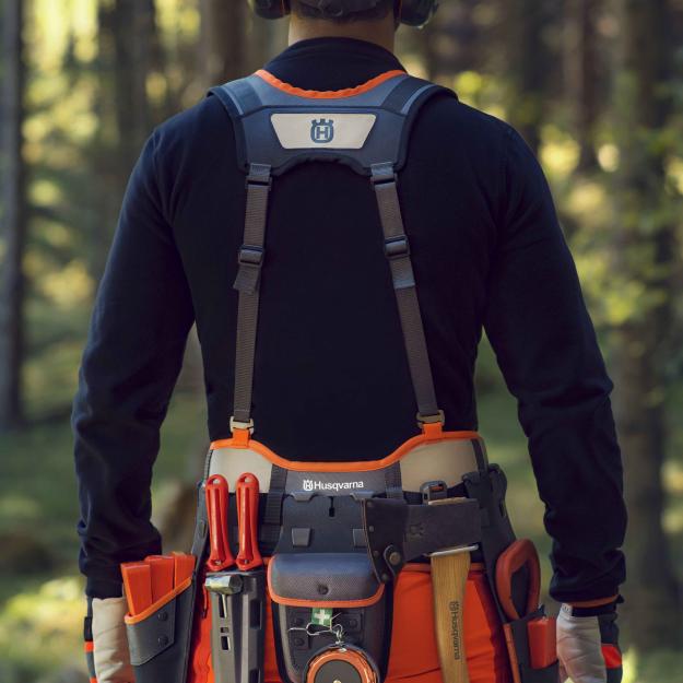 Husqvarnas nya ergonomiska verktygsbälte håller ordning på verktygen så att du alltid har dem till hands.