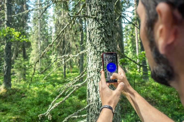 Tekniken i Snapchat och Pokemon Go har nu kommit till skogen. Med appen Arboreal Skog kan skogsägaren mäta skogen digitalt med AR-teknik.