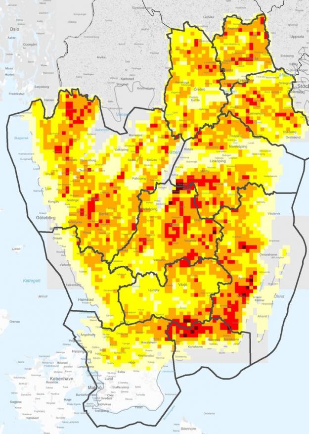Här är risken för angrepp av granbarkborre som störst i södra och delar av mellersta Sverige. Ju rödare, desto större andel av skogen finns i de högre riskklasserna.