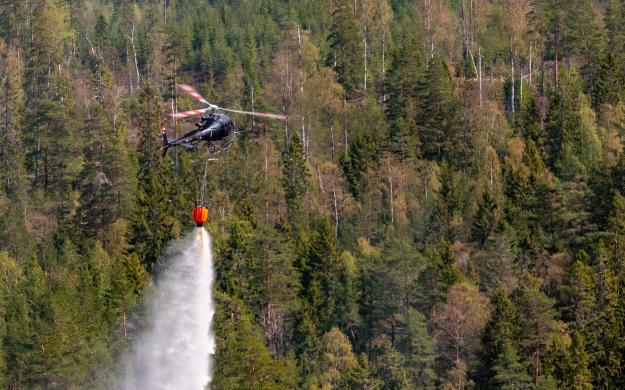 Helikopter för brandbekämpning.