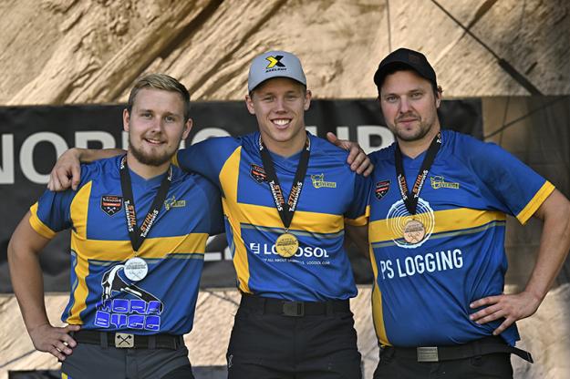 De svenska atleterna Ferry Svan, mitten, och Emil Hansson, till vänster, är klara för European Trophy 2022 i Frankrike, efter att ta tagit hem guld respektive silver under Nordic Trophy 2022. Pontus Skye (höger) kammade hem bronsmedaljen.
