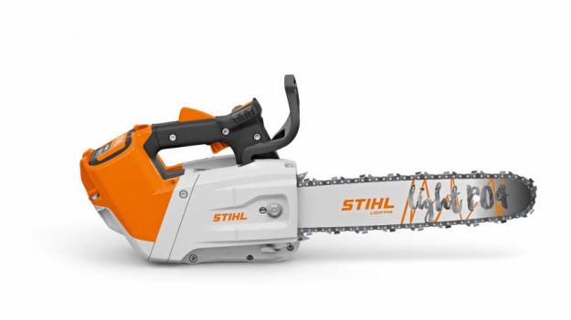 Den batteridrivna motorsågen STIHL MSA 220 TC-O kännetecknas av sin höga prestanda i kombination med kompakta dimensioner, vilket gör den till ett idealiskt verktyg för professionell trädvård.