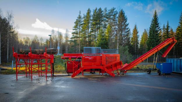 Hakki Pilke 55 PRO med uppläggningsbord och elevator