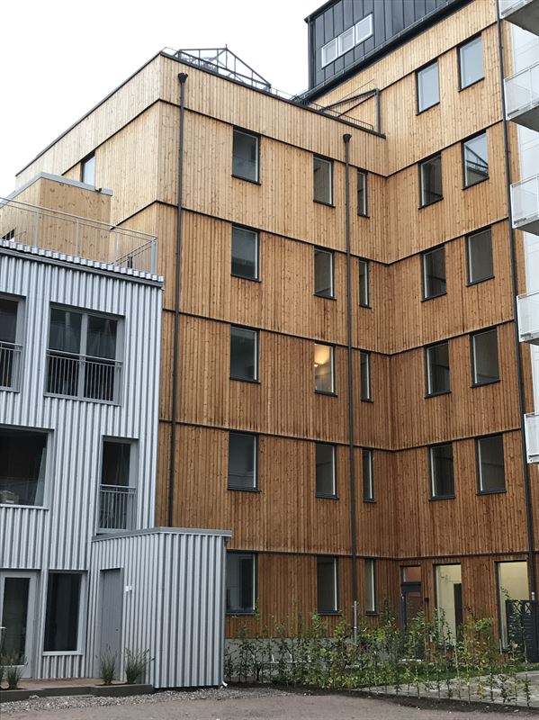 Strax väster om Linköpings innerstad ligger Vallastaden, en ny stadsdel i Linköping. Södras projektstöd har levererat brandimpregnerade fasader till fem av byggnaderna och fler är på gång. Visionen har varit att skapa en varierad boendemiljö med människan i fokus. På fem år byggdes de första 1000 bostäderna av 40 aktörer. Det är rekord i både snabbhet och mångfald.
