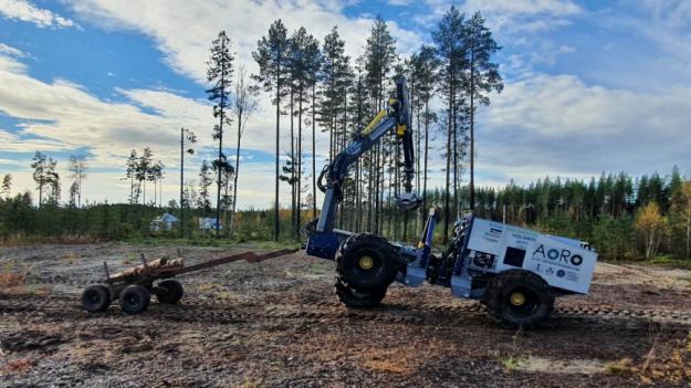 Världspremiären för den autonoma skotningen skedde i Hörnefors i Västerbotten förra veckan och är resultatet av ett samarbete mellan Luleå tekniska universitet, Sveriges lantbruksuniversitet och Skogstekniska klustret.